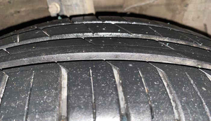2017 Maruti Ertiga VXI, Petrol, Manual, 52,348 km, Right Front Tyre Tread