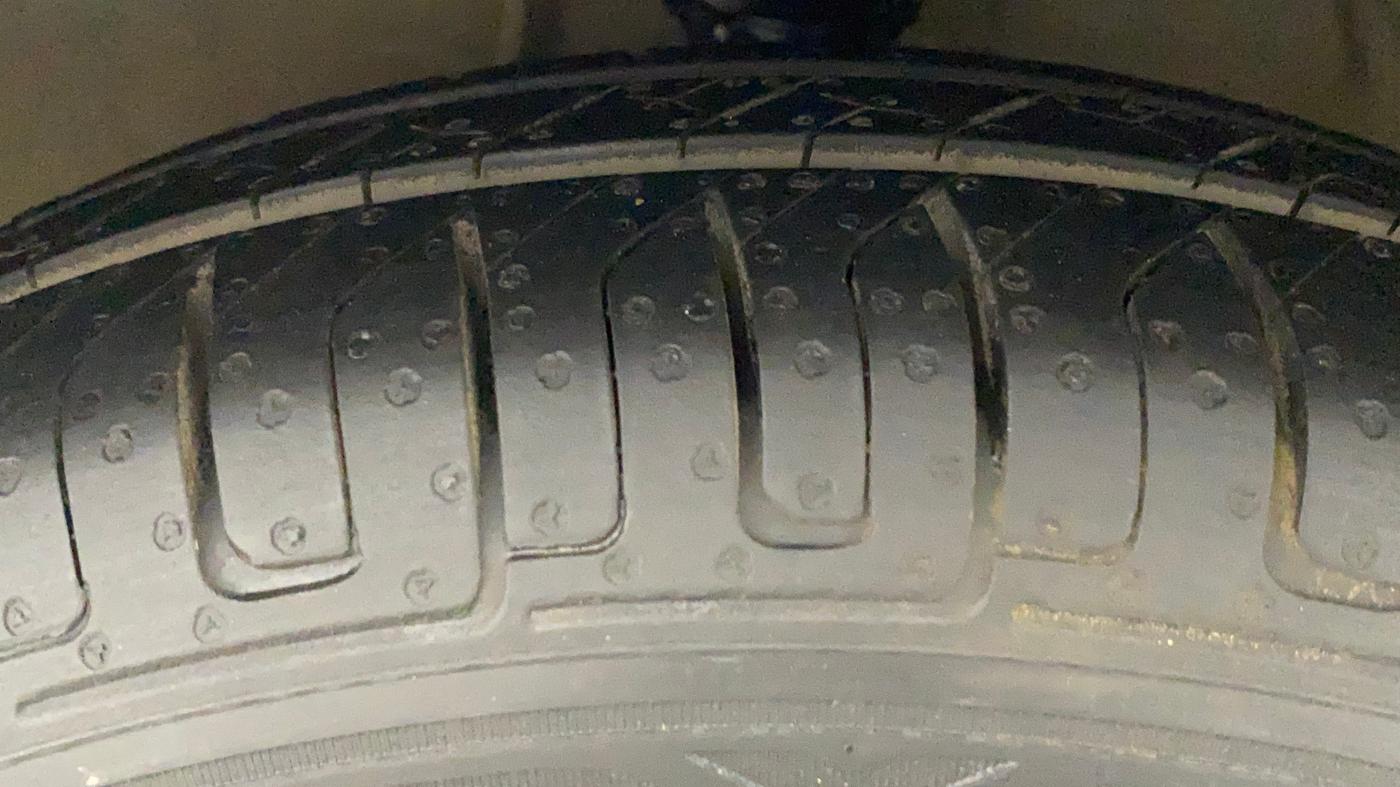 2014 Hyundai i10 SPORTZ 1.1, Petrol, Manual, 64,115 km, Left Front Tyre Tread