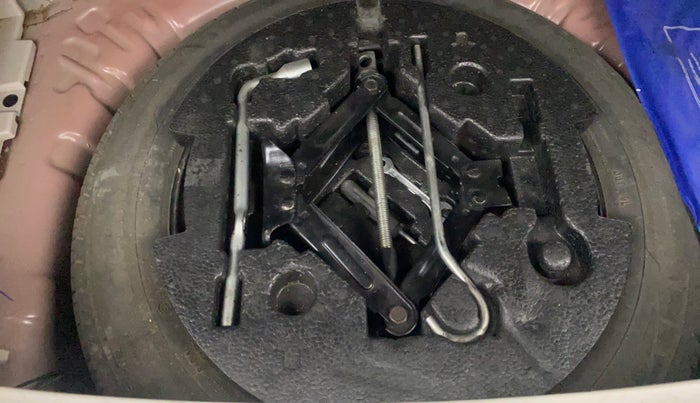 2019 Mahindra XUV300 W6 1.5 DIESEL, Diesel, Manual, 42,697 km, Spare Tyre