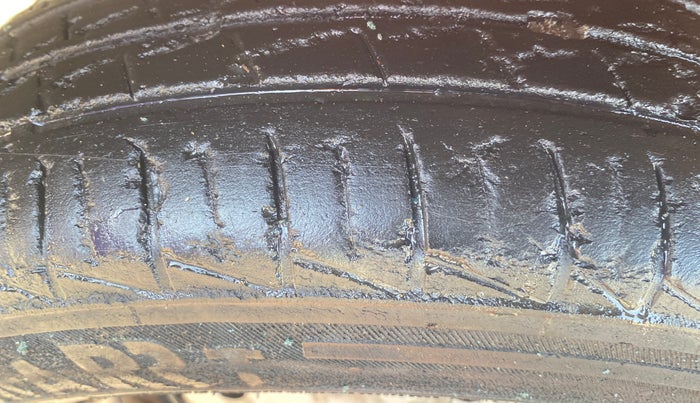 2014 Hyundai Eon ERA +, Petrol, Manual, 1,10,558 km, Left Front Tyre Tread