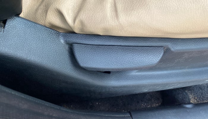 2014 Hyundai Eon ERA +, Petrol, Manual, 1,10,558 km, Driver Side Adjustment Panel