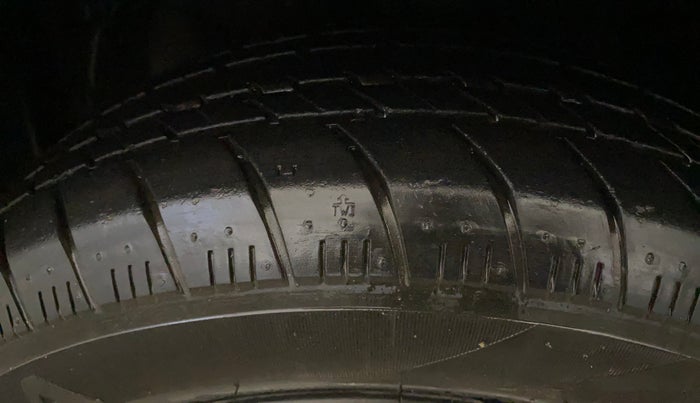 2015 Honda Amaze 1.2L I-VTEC S, Petrol, Manual, 17,715 km, Left Front Tyre Tread