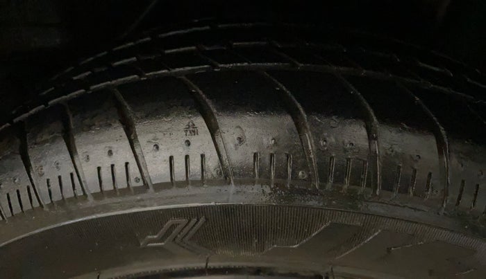 2015 Honda Amaze 1.2L I-VTEC S, Petrol, Manual, 17,715 km, Left Rear Tyre Tread