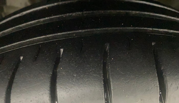 2016 Honda Amaze 1.2L I-VTEC SX, Petrol, Manual, 57,075 km, Left Front Tyre Tread