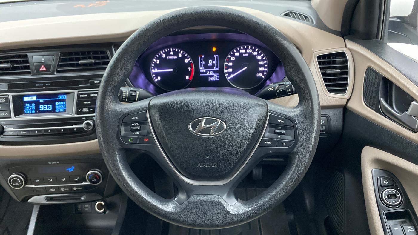2016 Hyundai Elite i20 Sportz 1.2 VTVT MT, Petrol, Manual, 35,061 km, Steering Wheel Close Up