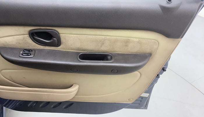 2010 Hyundai Santro Xing GLS, Petrol, Manual, 91,968 km, Driver Side Door Panels Control