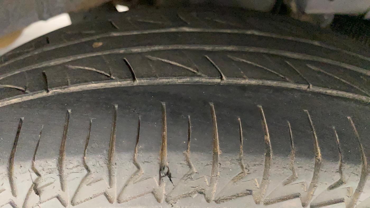2010 Hyundai Santro Xing GLS, Petrol, Manual, 91,968 km, Left Rear Tyre Tread