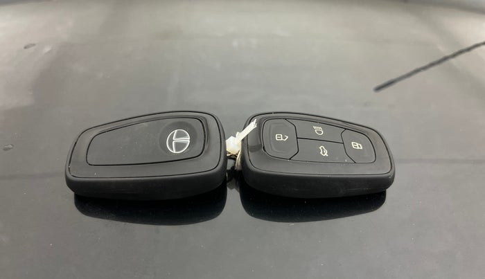 2022 Tata ALTROZ XZ PLUS PETROL, Petrol, Manual, 38,170 km, Key Close Up