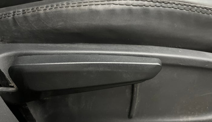 2022 Tata ALTROZ XZ PLUS PETROL, Petrol, Manual, 38,170 km, Driver Side Adjustment Panel