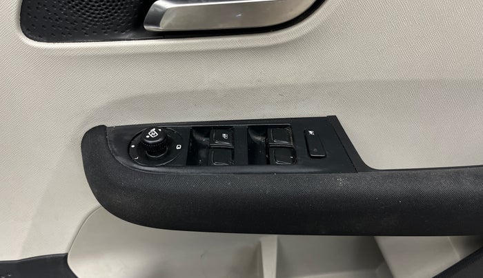 2022 Tata ALTROZ XZ PLUS PETROL, Petrol, Manual, 38,170 km, Driver Side Door Panels Control