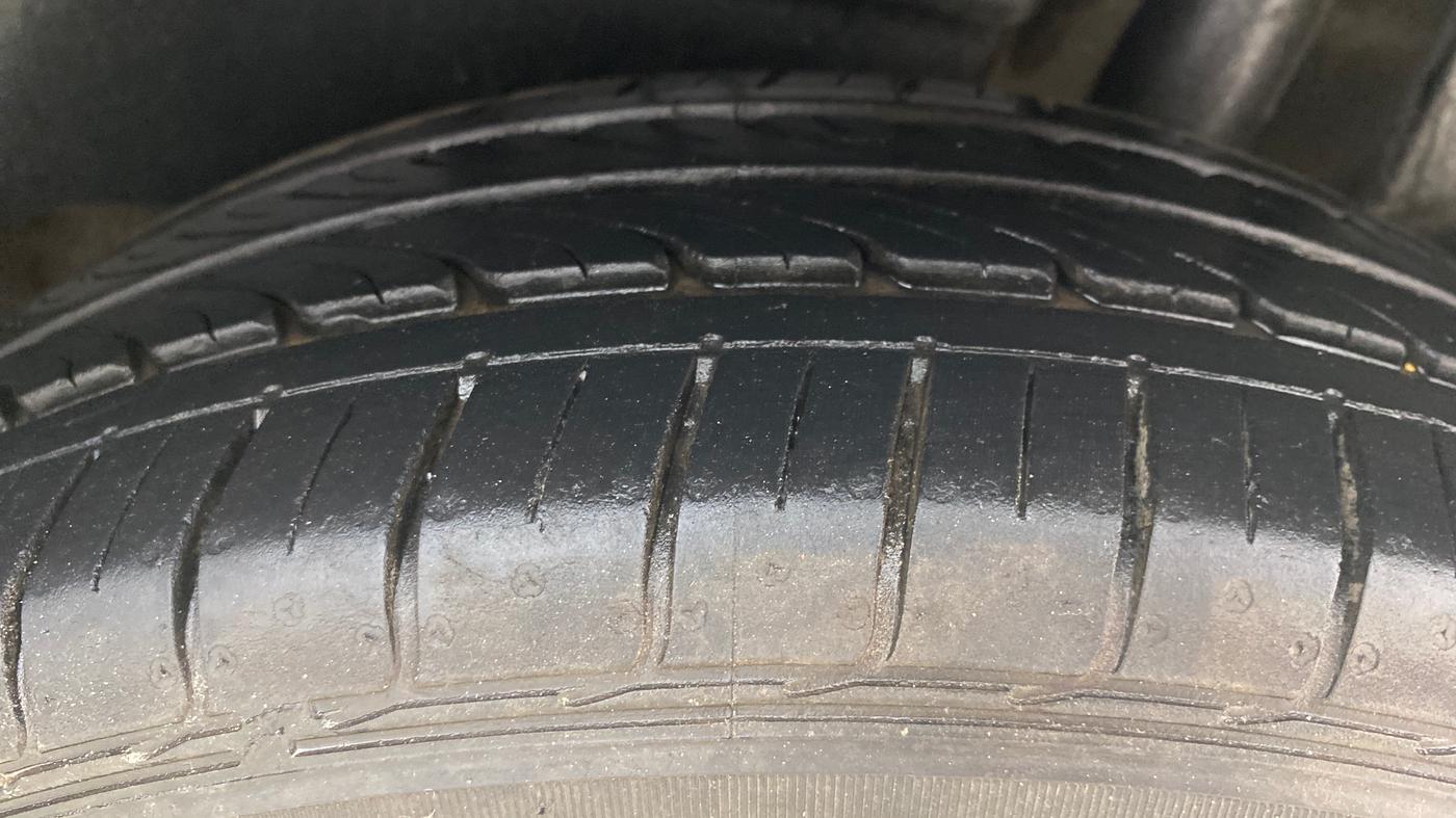2019 Maruti Dzire ZXI, Petrol, Manual, 35,642 km, Left Rear Tyre Tread
