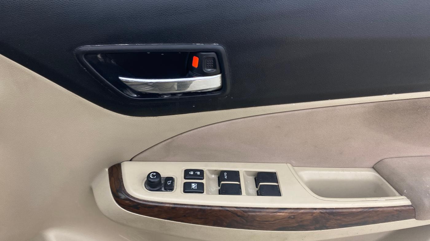 2019 Maruti Dzire ZXI, Petrol, Manual, 35,642 km, Driver Side Door Panels Control