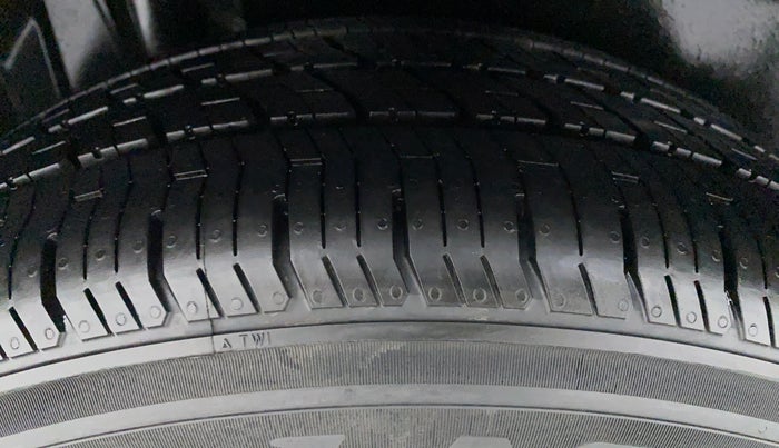 2017 Maruti S Cross ZETA SHVS, Diesel, Manual, 58,988 km, Right Rear Tyre Tread
