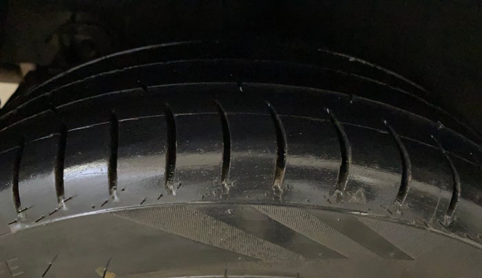 2014 Hyundai Grand i10 SPORTZ 1.2 KAPPA VTVT, Petrol, Manual, 89,175 km, Right Rear Tyre Tread