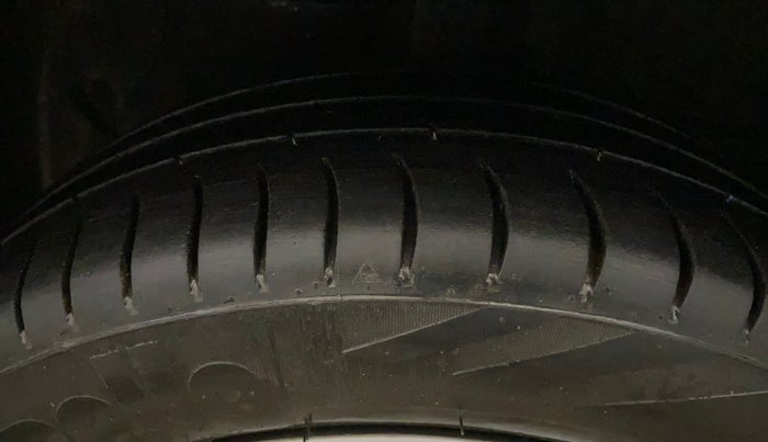 2014 Hyundai Grand i10 SPORTZ 1.2 KAPPA VTVT, Petrol, Manual, 89,175 km, Left Front Tyre Tread