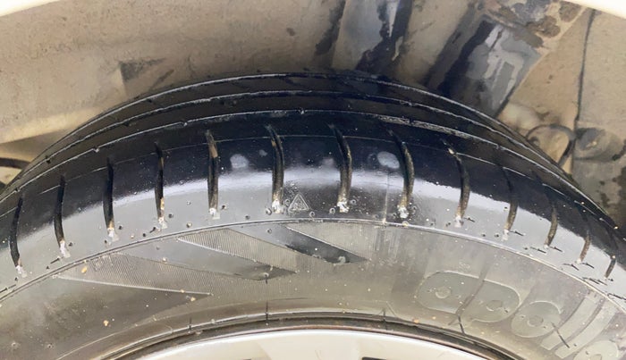 2016 Hyundai Grand i10 MAGNA 1.2 KAPPA VTVT, Petrol, Manual, 1,47,716 km, Left Rear Tyre Tread