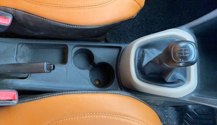 2016 Hyundai Grand i10 MAGNA 1.2 KAPPA VTVT, Petrol, Manual, 1,47,716 km, Gear Lever