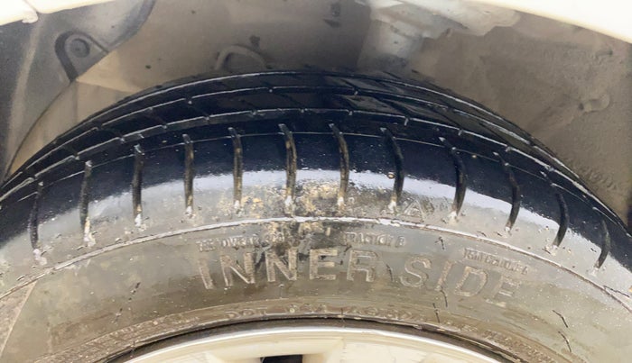 2016 Hyundai Grand i10 MAGNA 1.2 KAPPA VTVT, Petrol, Manual, 1,47,716 km, Left Front Tyre Tread