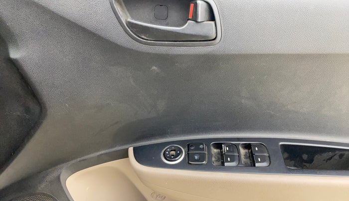 2016 Hyundai Grand i10 MAGNA 1.2 KAPPA VTVT, Petrol, Manual, 1,47,716 km, Driver Side Door Panels Control