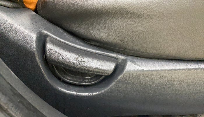 2016 Hyundai Grand i10 MAGNA 1.2 KAPPA VTVT, Petrol, Manual, 1,47,716 km, Driver Side Adjustment Panel