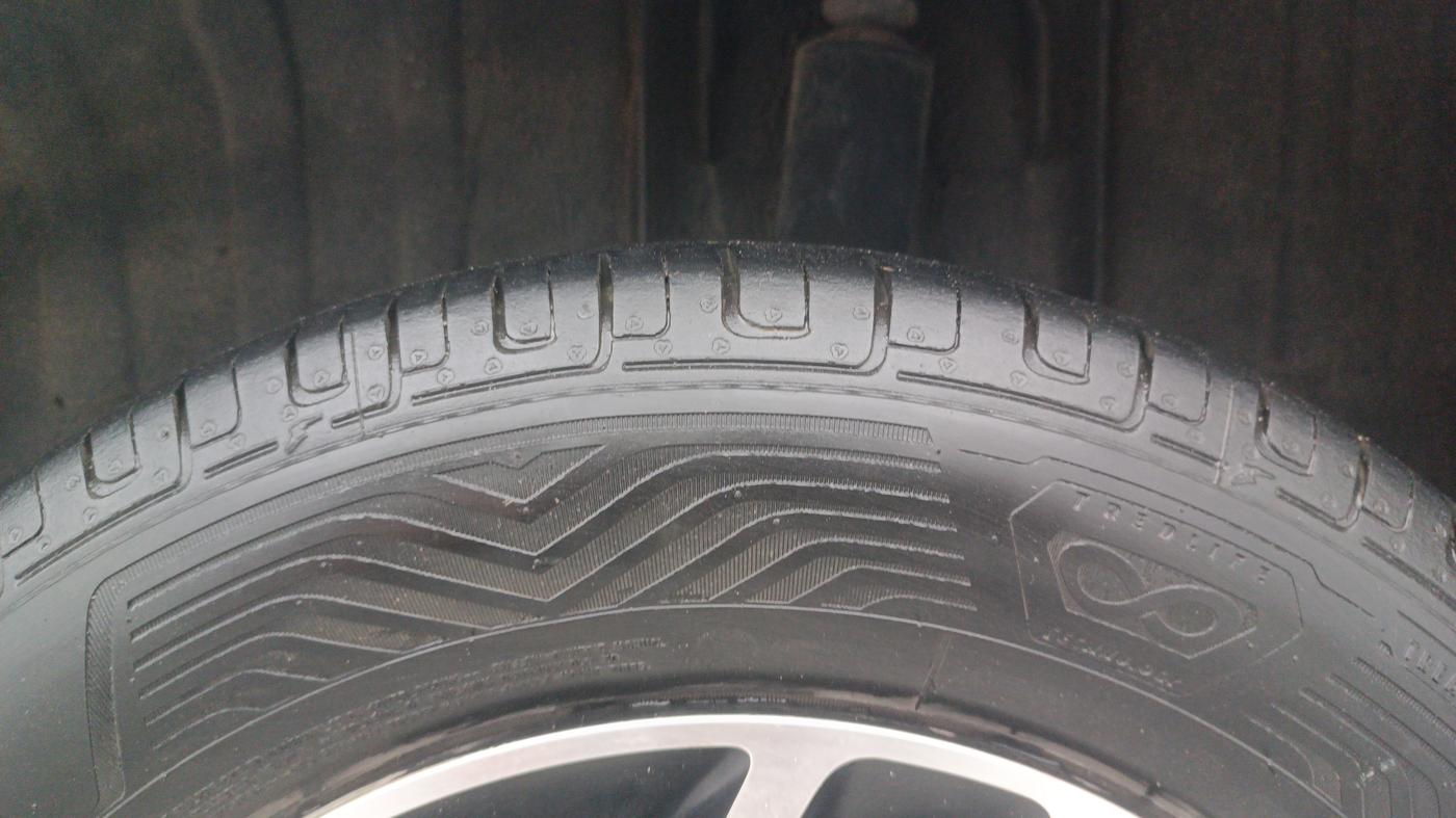 2019 Renault TRIBER RXZ, Petrol, Manual, 45,080 km, Left Rear Tyre Tread