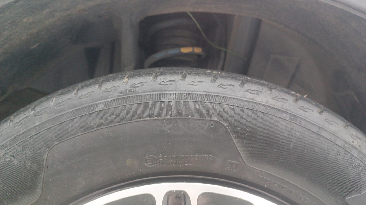 2019 Renault TRIBER RXZ, Petrol, Manual, 45,080 km, Right Front Tyre Tread