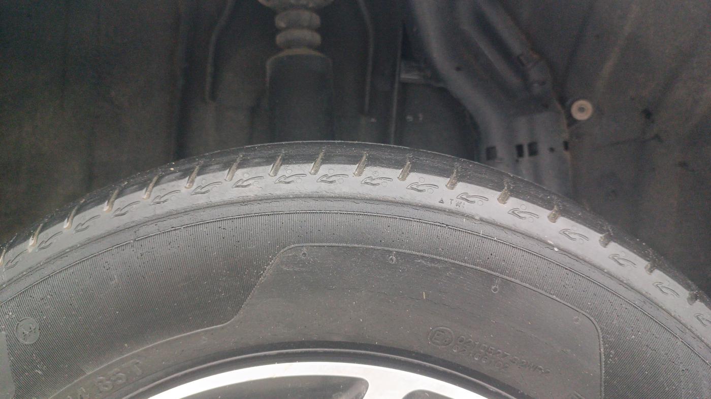 2019 Renault TRIBER RXZ, Petrol, Manual, 45,080 km, Right Rear Tyre Tread