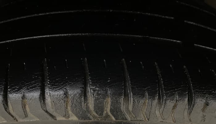 2018 Maruti Dzire ZXI, Petrol, Manual, 60,468 km, Left Rear Tyre Tread