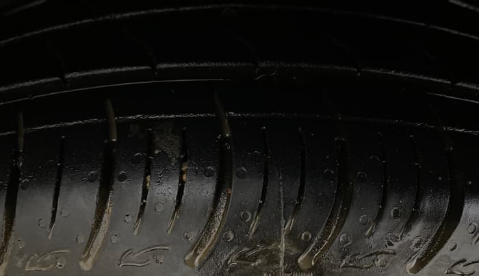 2018 Maruti Dzire ZXI, Petrol, Manual, 60,468 km, Left Front Tyre Tread