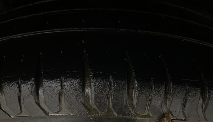 2018 Maruti Dzire ZXI, Petrol, Manual, 60,468 km, Right Rear Tyre Tread
