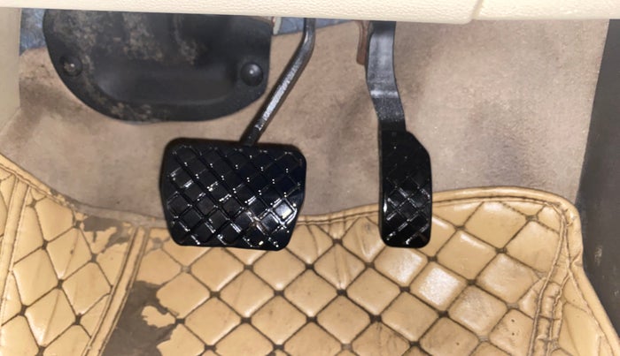 2014 Volkswagen Vento HIGHLINE PETROL AT, Petrol, Automatic, 31,816 km, Pedals