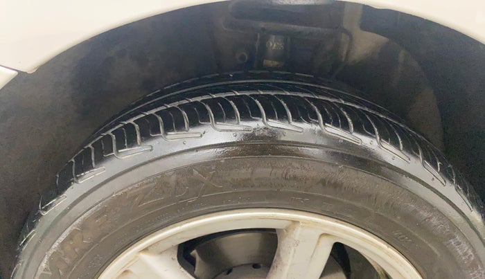 2014 Volkswagen Vento HIGHLINE PETROL AT, Petrol, Automatic, 31,816 km, Left Rear Tyre Tread