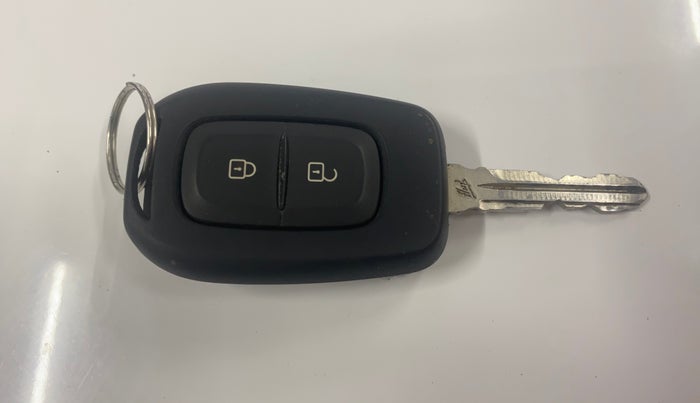 2023 Renault TRIBER RXT, Petrol, Manual, 29,588 km, Key Close Up