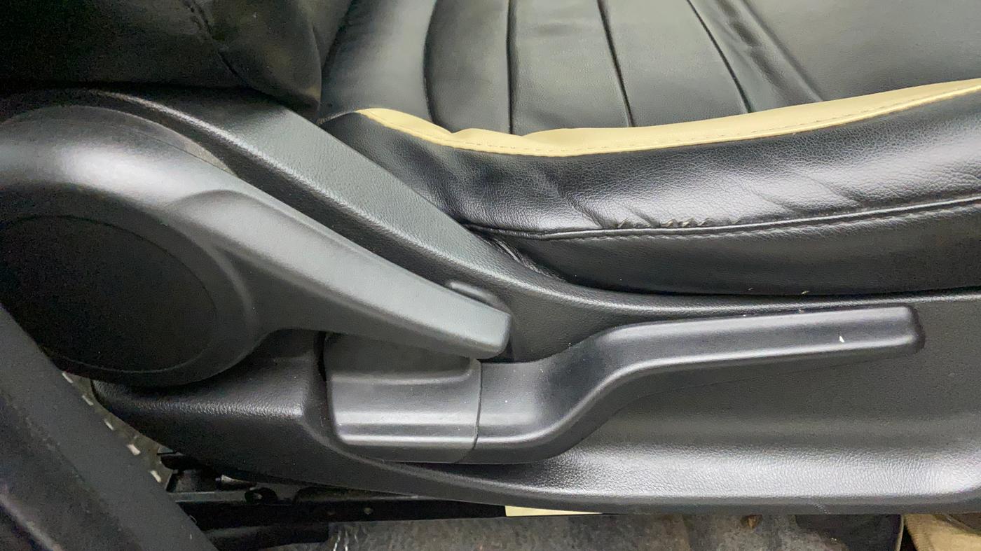 2019 Honda Amaze 1.2L I-VTEC S, Petrol, Manual, 62,006 km, Driver Side Adjustment Panel
