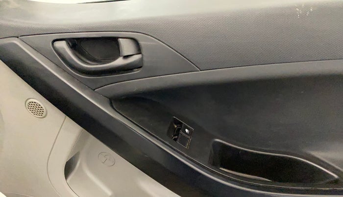 2019 Tata NEXON XE PETROL, Petrol, Manual, 76,073 km, Driver Side Door Panels Control