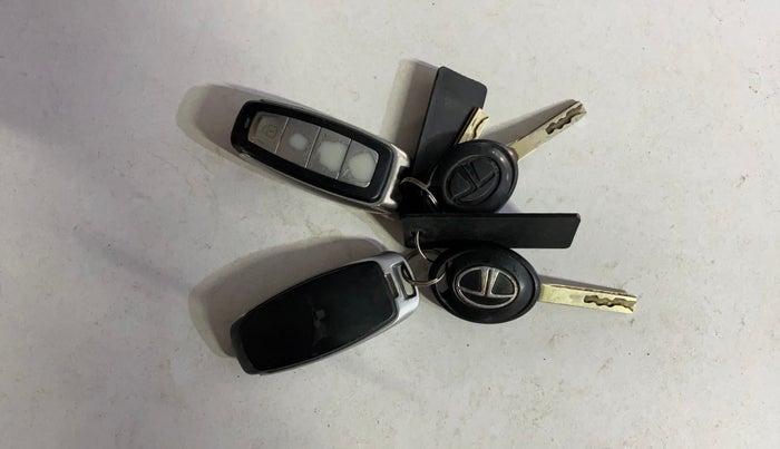 2019 Tata NEXON XE PETROL, Petrol, Manual, 76,073 km, Key Close Up