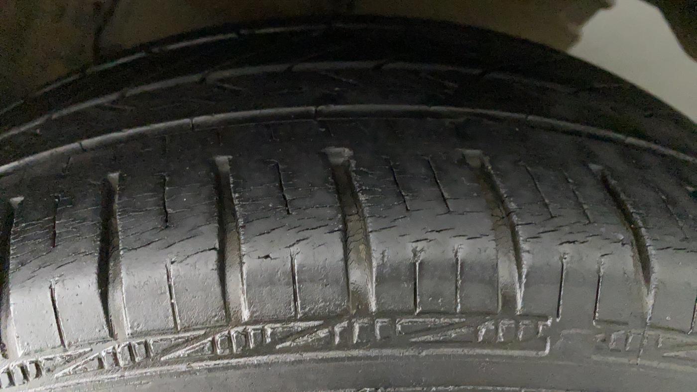 2013 Maruti Ertiga ZXI, Petrol, Manual, 43,680 km, Left Rear Tyre Tread