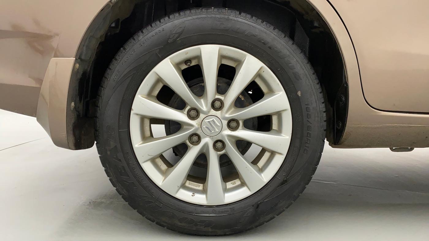 2013 Maruti Ertiga ZXI, Petrol, Manual, 43,680 km, Right Rear Wheel