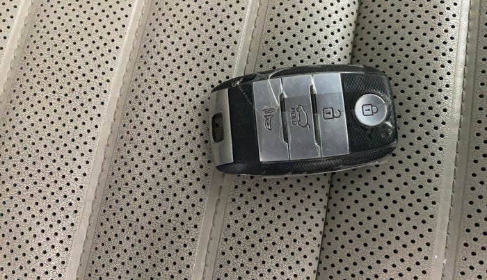 2019 KIA SELTOS GTX PLUS DCT 1.4 PETROL, Petrol, Automatic, 1,00,929 km, Key Close Up