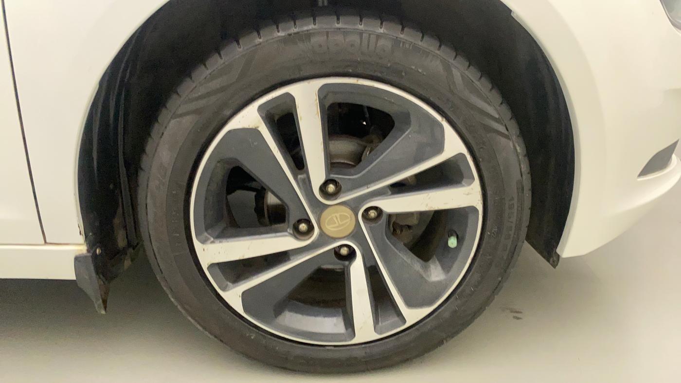 2020 Tata ALTROZ XZ PETROL, Petrol, Manual, 72,276 km, Right Front Wheel
