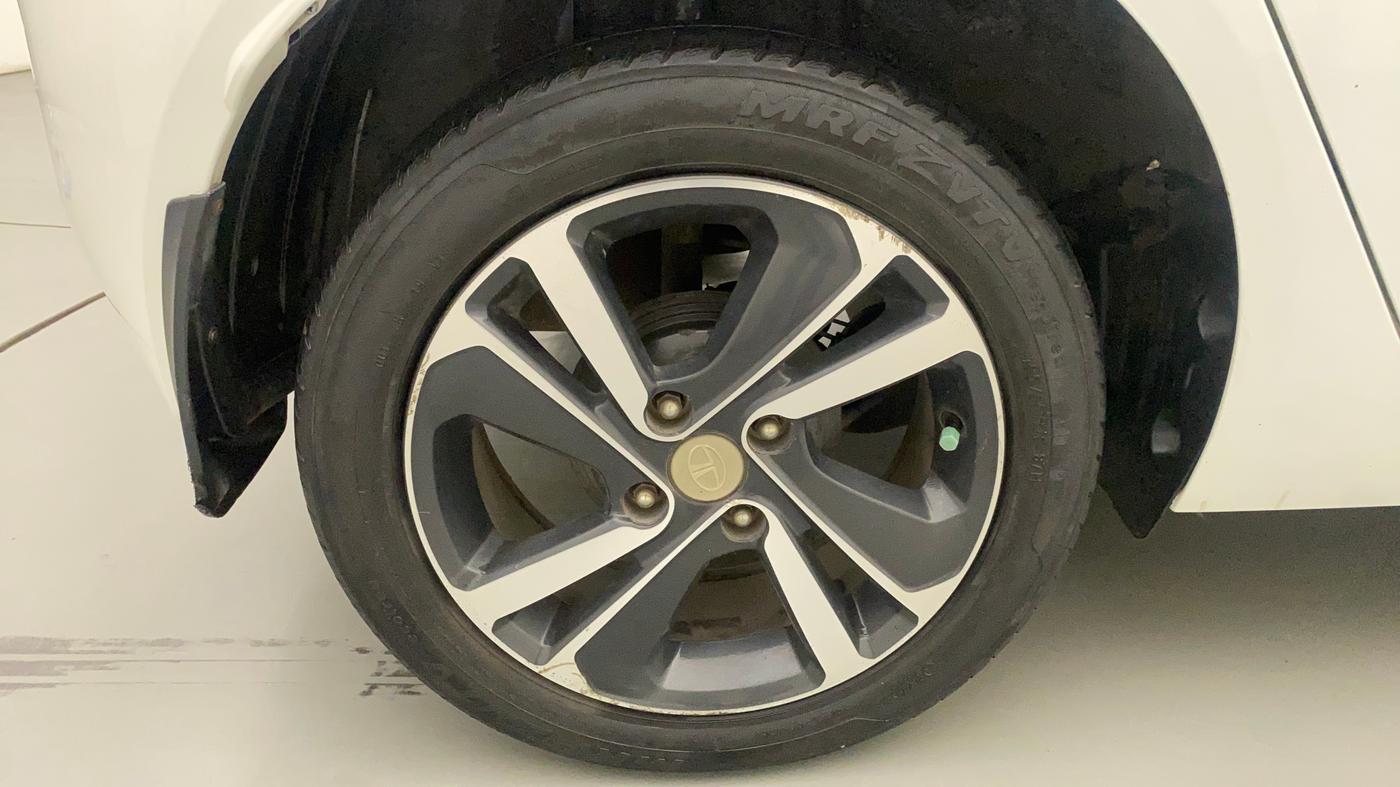 2020 Tata ALTROZ XZ PETROL, Petrol, Manual, 72,276 km, Right Rear Wheel