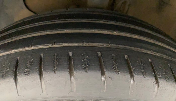 2017 Hyundai Elite i20 ASTA 1.2, Petrol, Manual, 40,006 km, Left Front Tyre Tread