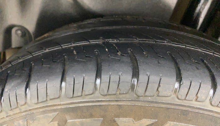 2014 Maruti Swift Dzire ZDI, Diesel, Manual, 1,11,274 km, Left Rear Tyre Tread