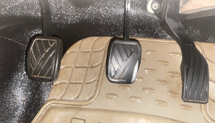 2014 Maruti Swift Dzire ZDI, Diesel, Manual, 1,11,274 km, Pedals