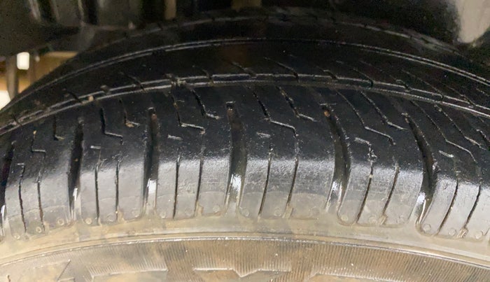 2014 Maruti Swift Dzire ZDI, Diesel, Manual, 1,11,274 km, Right Rear Tyre Tread