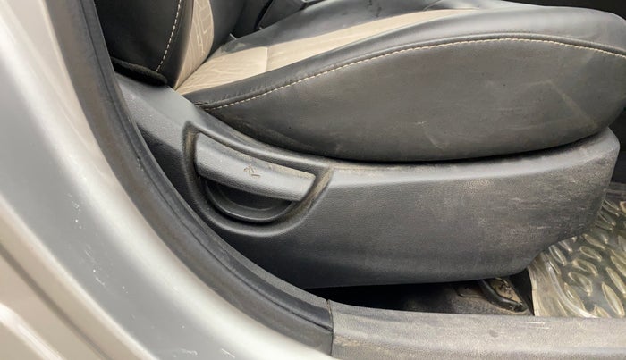 2014 Hyundai Grand i10 MAGNA 1.2 KAPPA VTVT, Petrol, Manual, 90,732 km, Driver Side Adjustment Panel