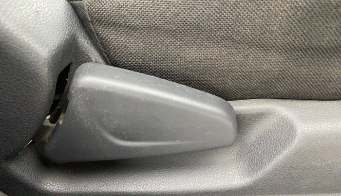 2016 Renault Kwid RXT 0.8, Petrol, Manual, 86,367 km, Driver Side Adjustment Panel