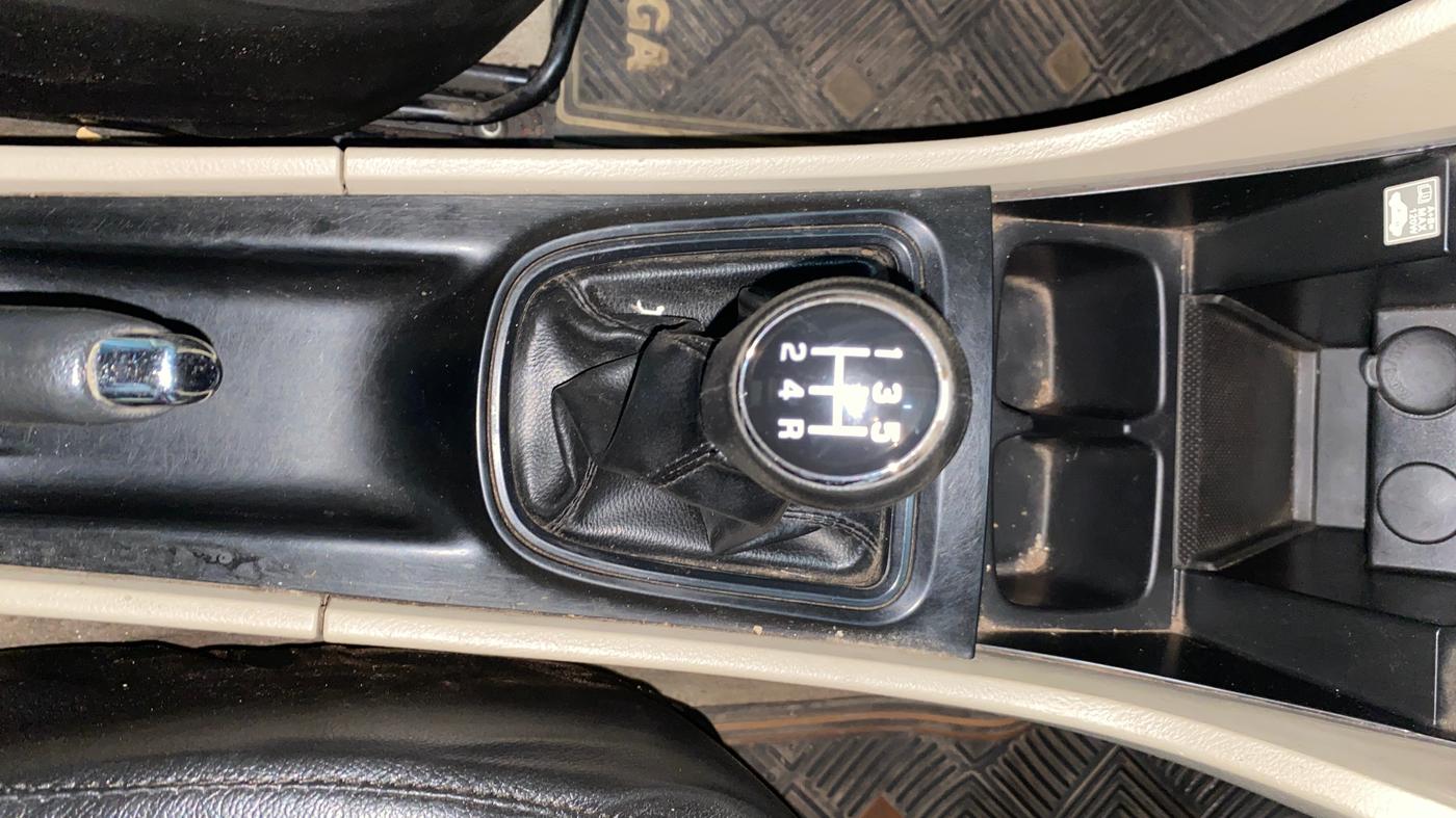 2015 Maruti Ciaz VDI SHVS, Diesel, Manual, 97,225 km, Gear Lever