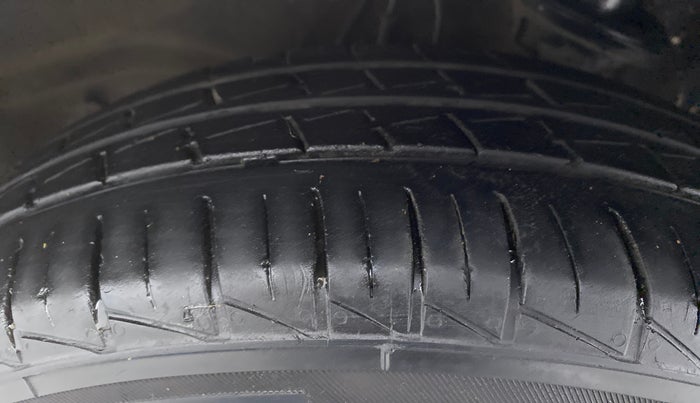 2021 Maruti Alto LXI, Petrol, Manual, 25,096 km, Left Front Tyre Tread