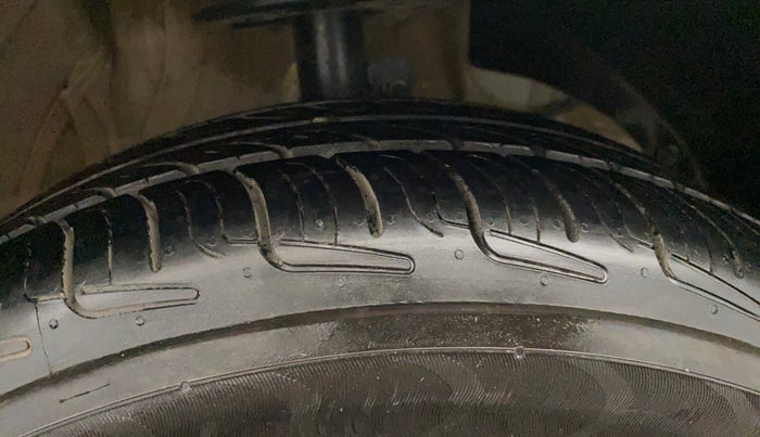 2020 Maruti Swift ZXI PLUS AMT, Petrol, Automatic, 1,48,494 km, Right Front Tyre Tread